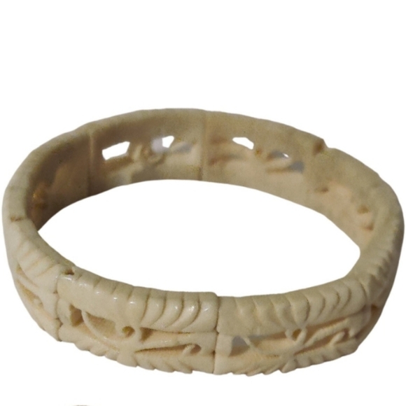 Vintage Carved Bone Bracelet and Earrings - Picture 14 of 15